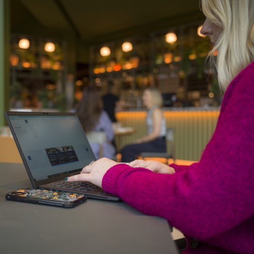 Student studying in a cafe