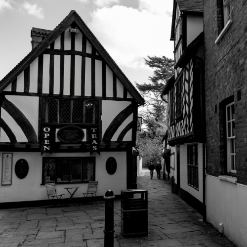 Black and white image of Tudor style building in Stratford upon Avon