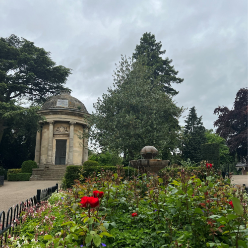 jephson garden in leamington spa, flowers in bloom