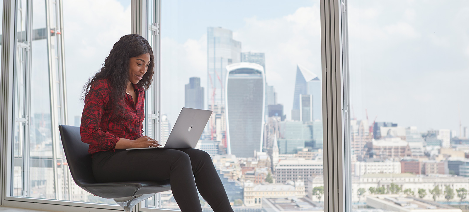 A participant on the WBS Global Online MBA programme studying on their laptop computer.