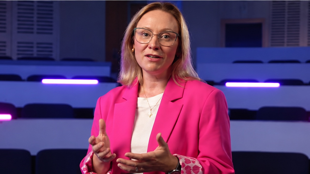 Real time news as a teaching tool